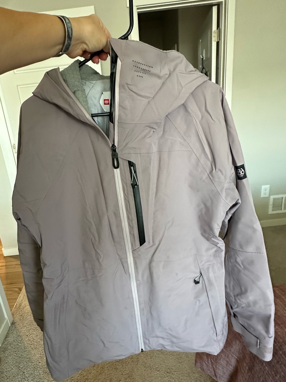 Womenโs 686 Infini-dry Ski/ Snowboard Thermal Insulated Jacket in Lavender.